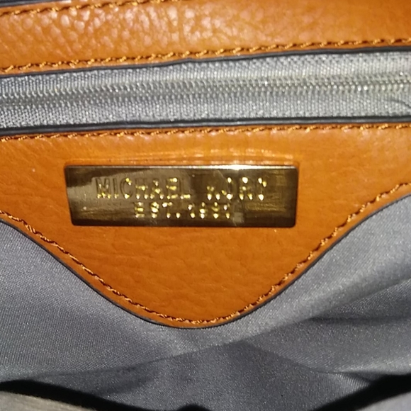 Michael kors purse - Picture 5 of 5
